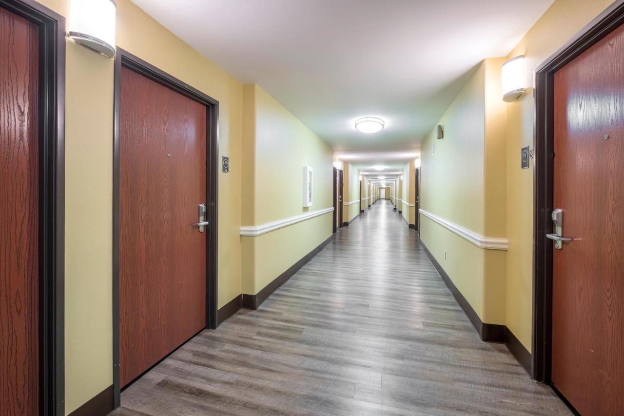 Red Roof Inn & Suites Лейк Чарлс Екстериор снимка