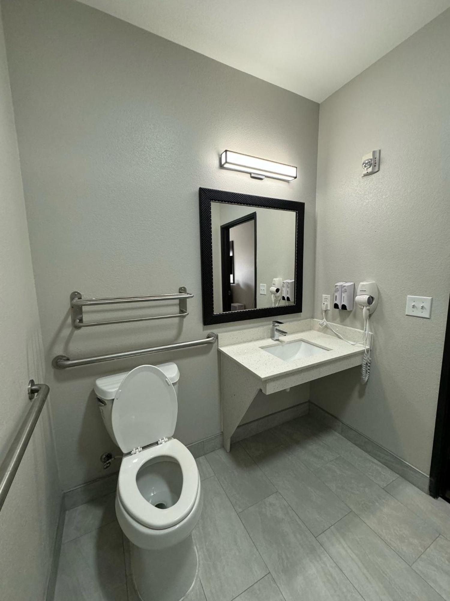 Red Roof Inn & Suites Лейк Чарлс Екстериор снимка