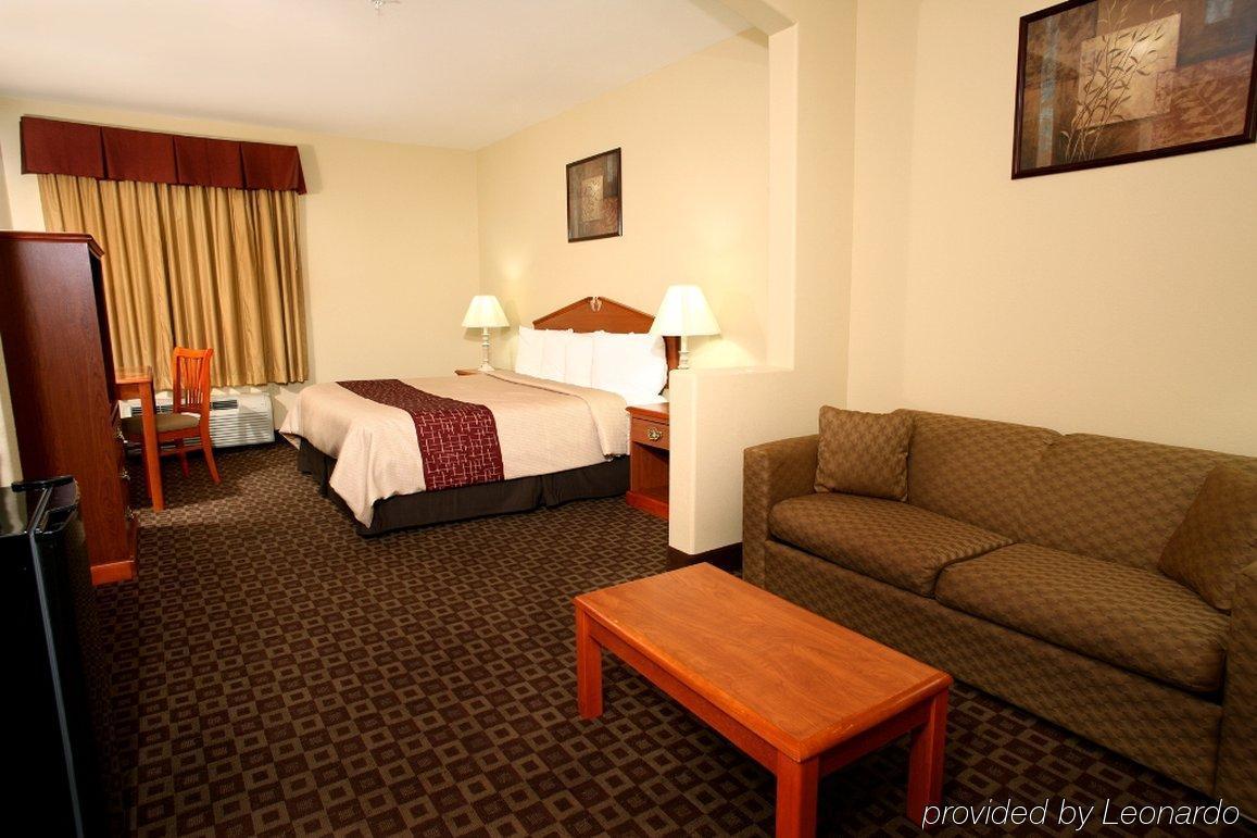 Red Roof Inn & Suites Лейк Чарлс Стая снимка