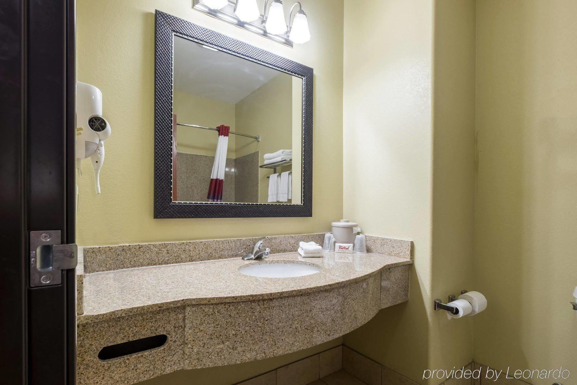 Red Roof Inn & Suites Лейк Чарлс Екстериор снимка