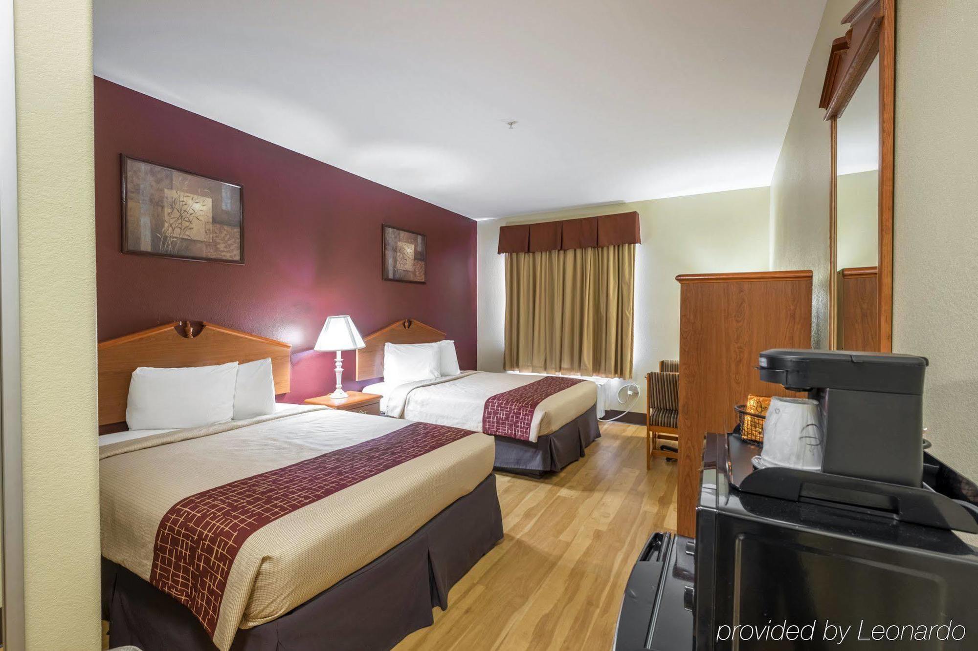 Red Roof Inn & Suites Лейк Чарлс Екстериор снимка