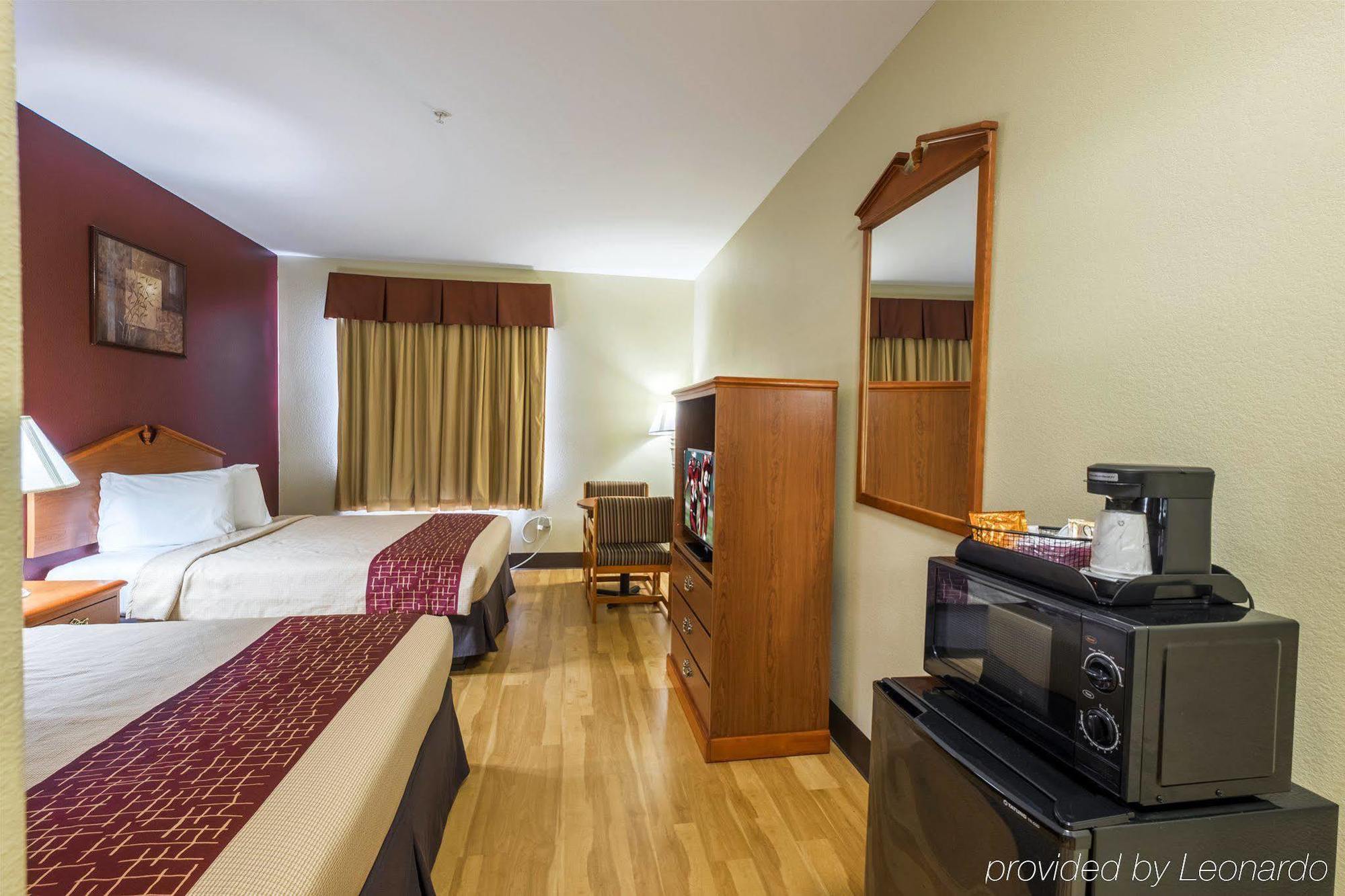 Red Roof Inn & Suites Лейк Чарлс Екстериор снимка