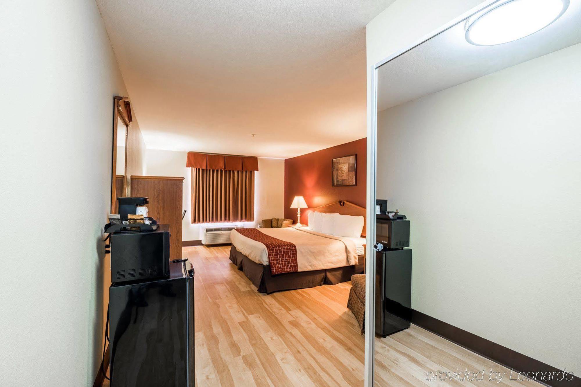 Red Roof Inn & Suites Лейк Чарлс Екстериор снимка