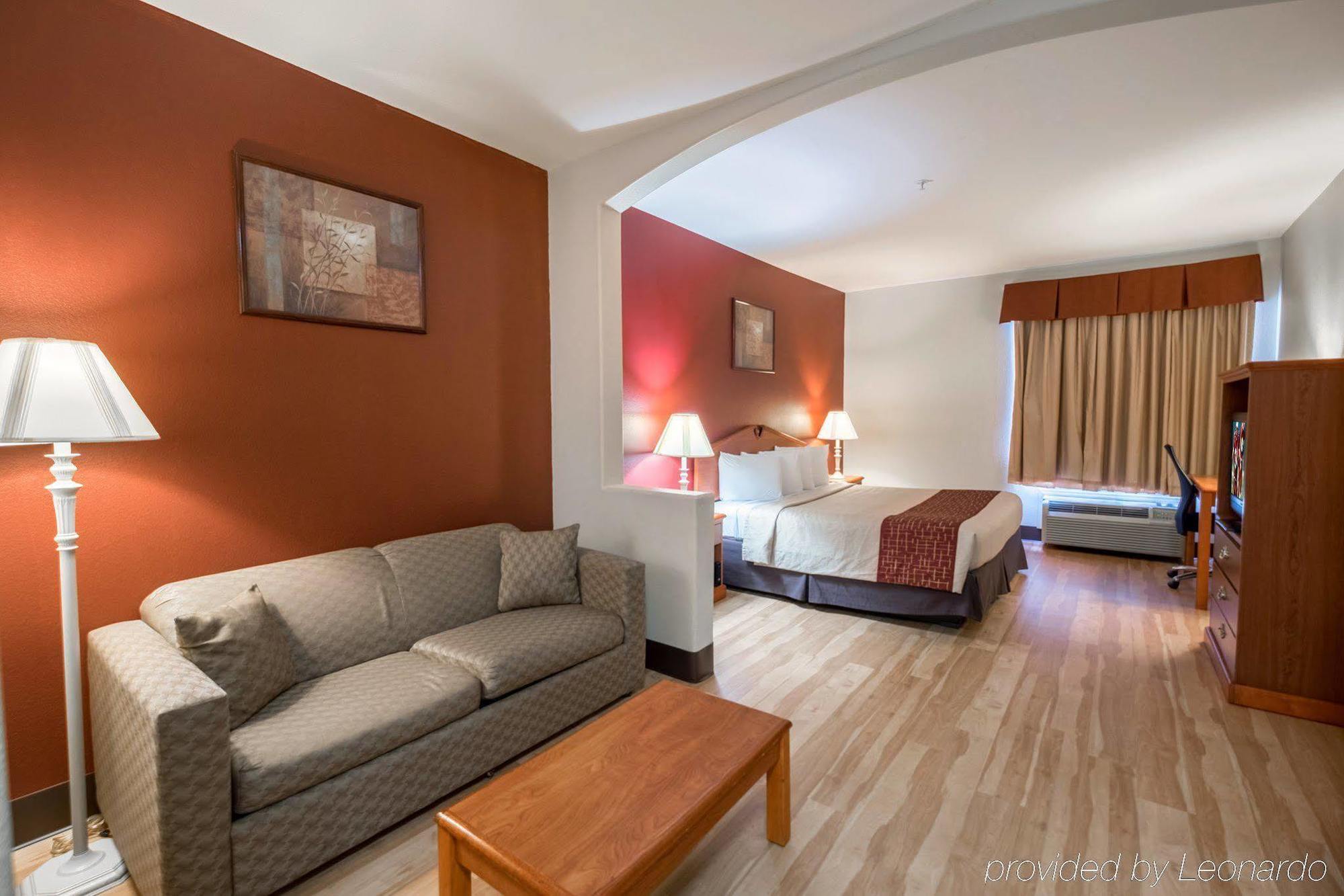 Red Roof Inn & Suites Лейк Чарлс Екстериор снимка
