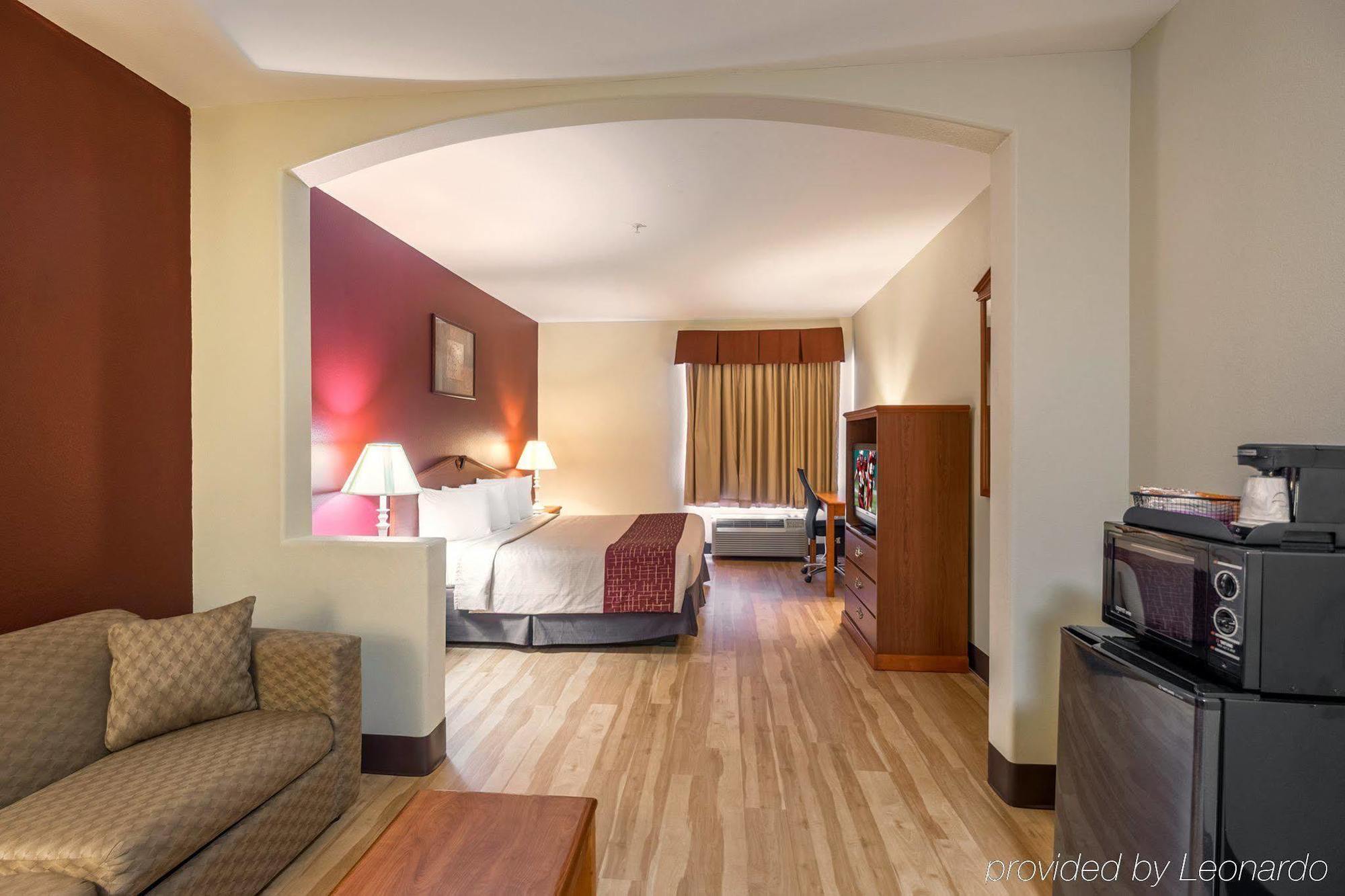 Red Roof Inn & Suites Лейк Чарлс Екстериор снимка