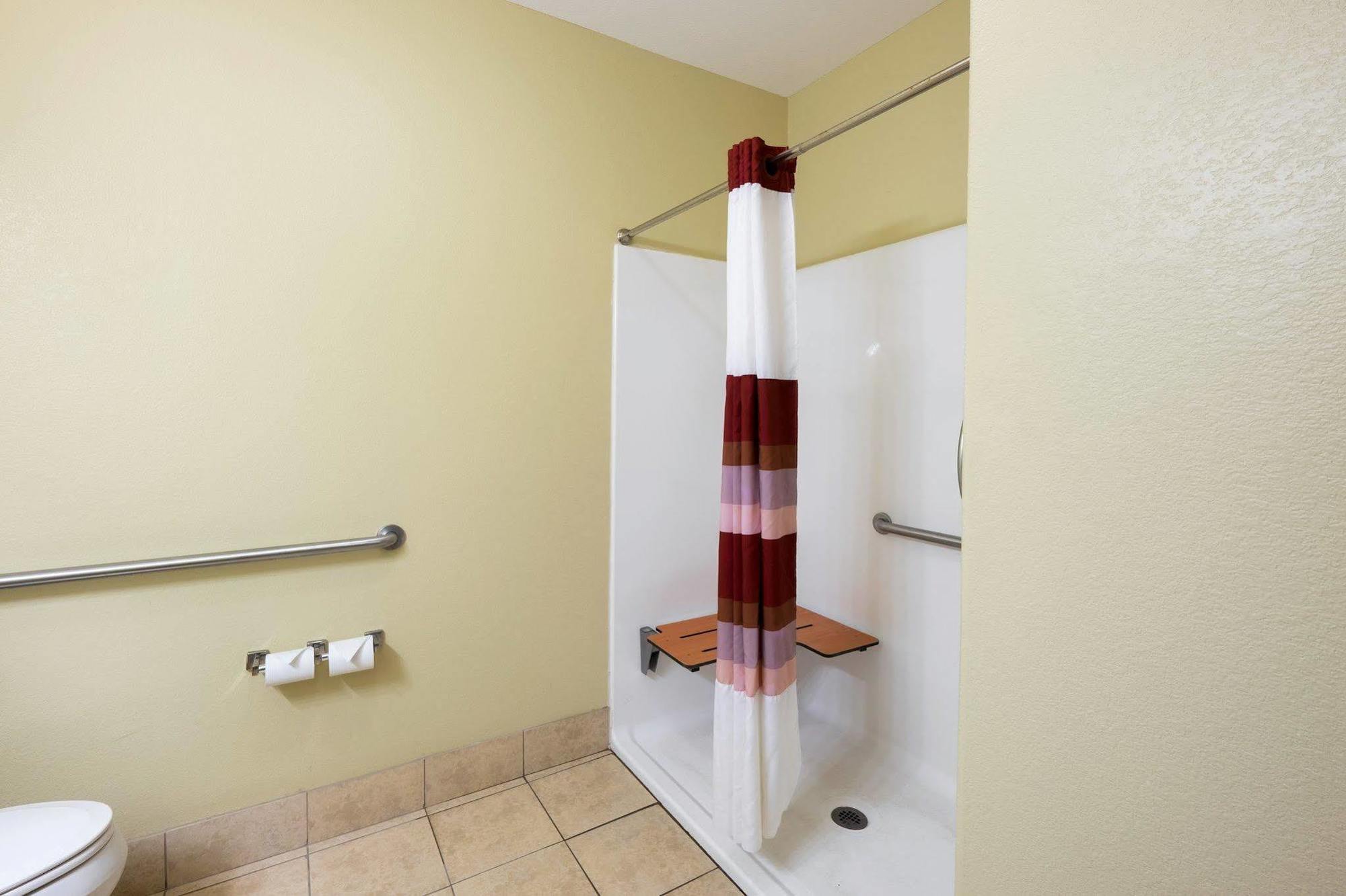 Red Roof Inn & Suites Лейк Чарлс Екстериор снимка